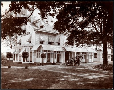 The Woodmansten Inn, Westchester, New York, 1906 door Byron Company